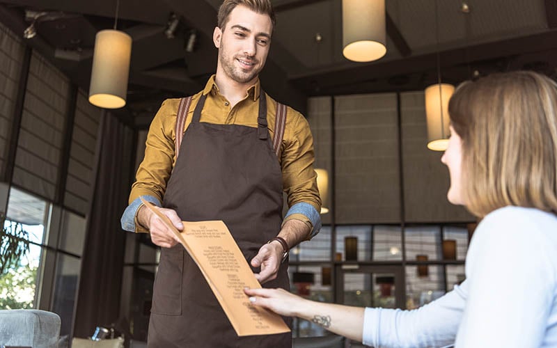 How to Give Recommendations as a Restaurant Server
