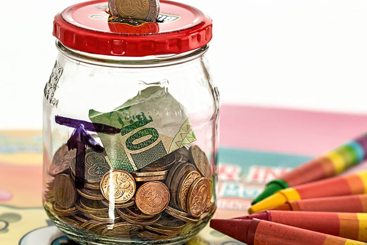 Emergency fund and financial goals - piggy bank savings